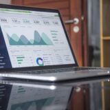 ライバルマーケティング広告の仕組みとTVer広告との組み合わせ効果